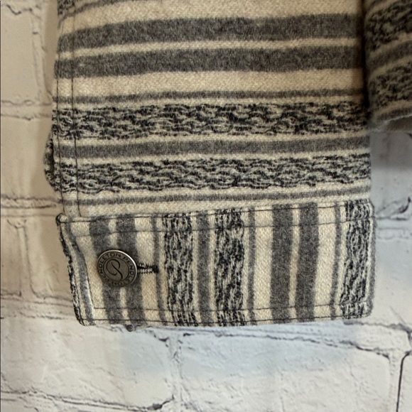 Vntg Pendleton Striped Black and Gray Jean Jacket 100% Virgin Wool Women Size M - Picture 4 of 8